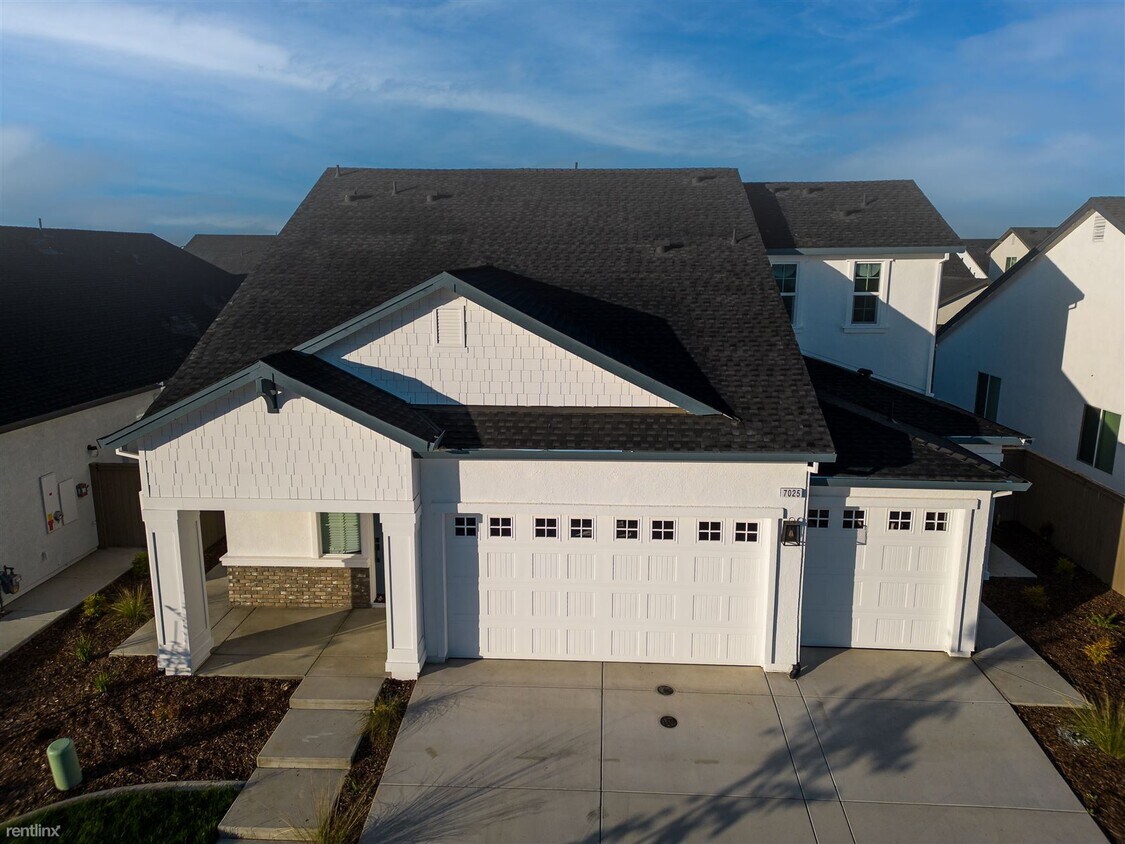 Foto principal - 3 br, 3.5 bath House - 7025 Pruett Drive 1