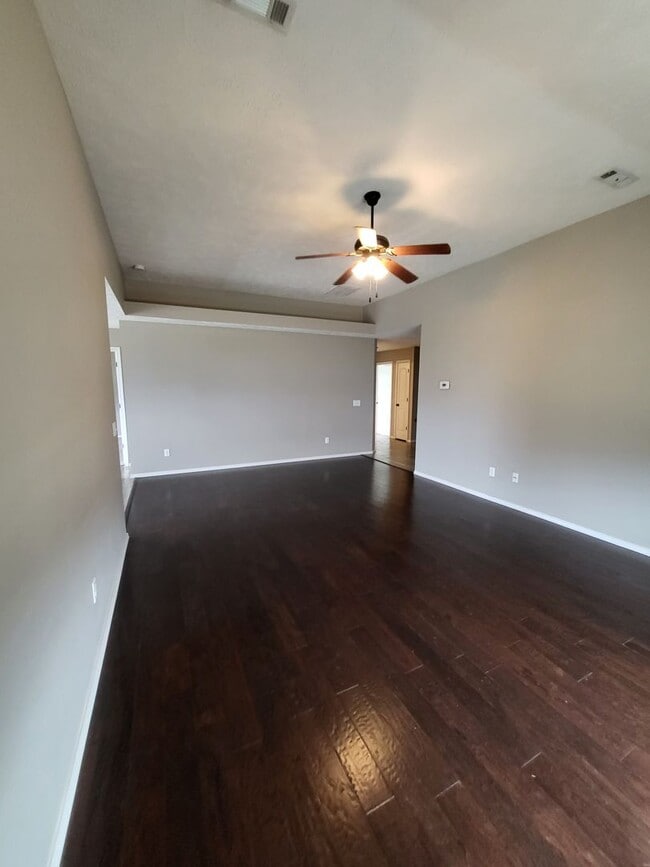 Building Photo - Beautiful home in a great neighborhood!