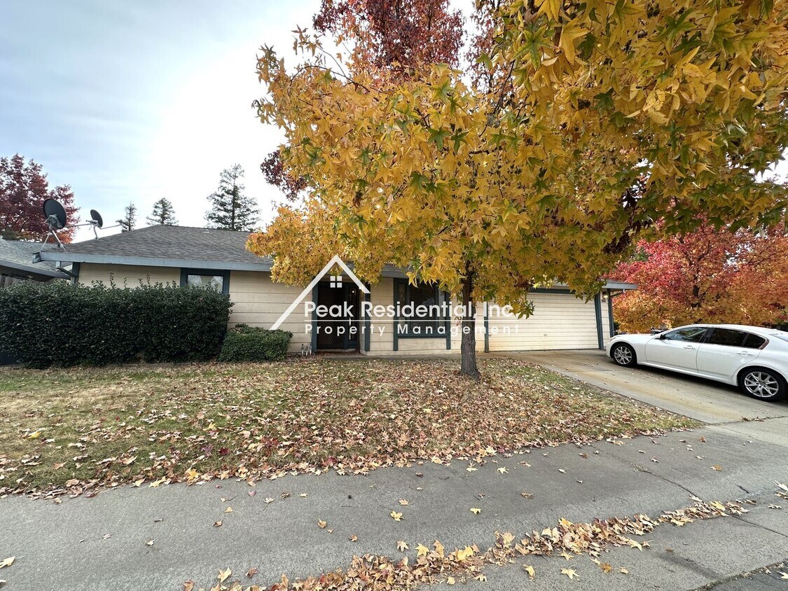 Building Photo - Very Nice 2bd/2ba Antelope Halfplex with 2...