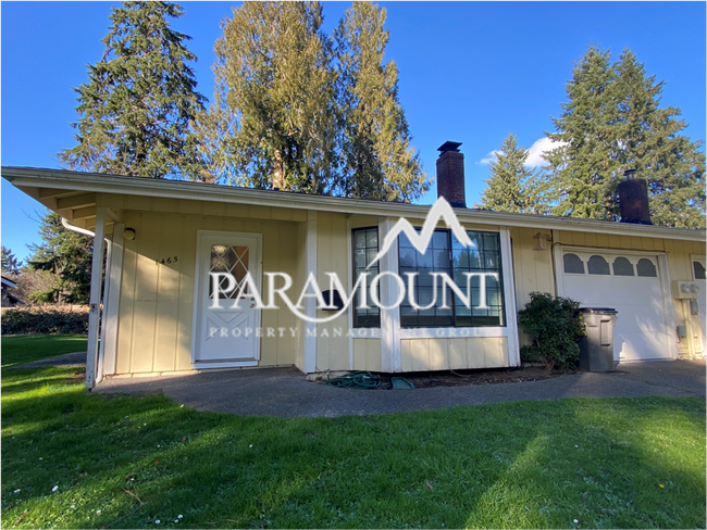 Building Photo - Tucked Away 3 Bedroom Duplex in Port Orchard