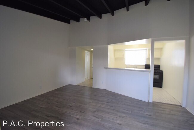 Building Photo - Studio, 1 bath Apartment - 5939 Cedros Ave...