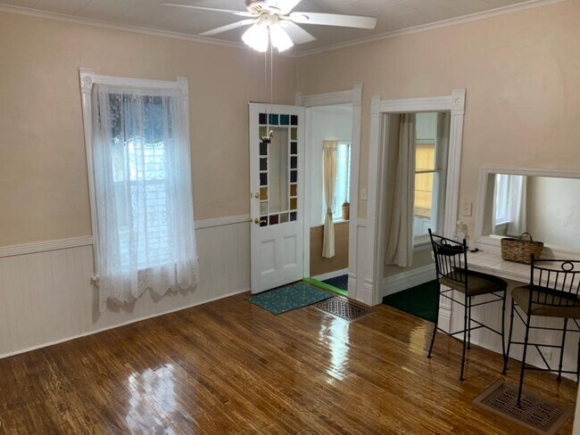 Foto del edificio - 228 Rider Ave