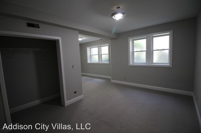 Foto del edificio - 3911-3921 W Addison St