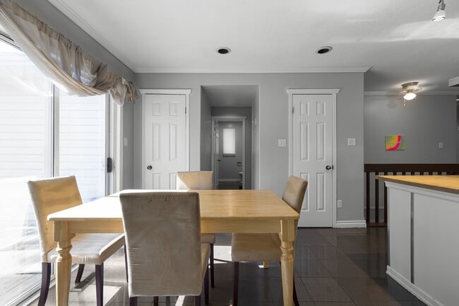 Photo du bâtiment - 9609-65ave 65 Ave