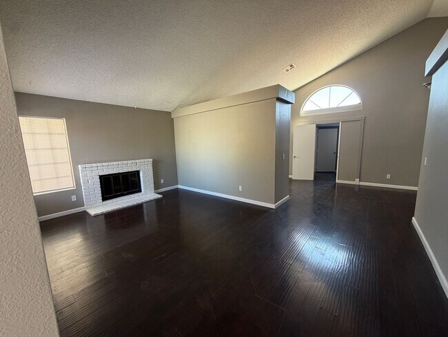 Foto del edificio - 4937 Sunburst Dr