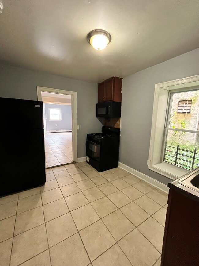 131 W 54th Bsmt - 133 W 54th St