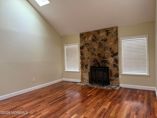 Building Photo - 597 Woodbine Ln