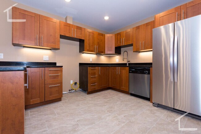 Foto del edificio - 9/1 Renovated 4BR/2BA near Longwood, Fenway, Brookline Vil