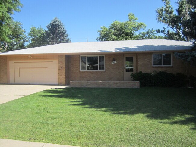 Foto del edificio - 3 Bedroom - 2 Bath Ranch Home with 2 Car A...