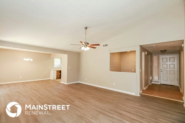 Foto del edificio - 8178 Winewood Way