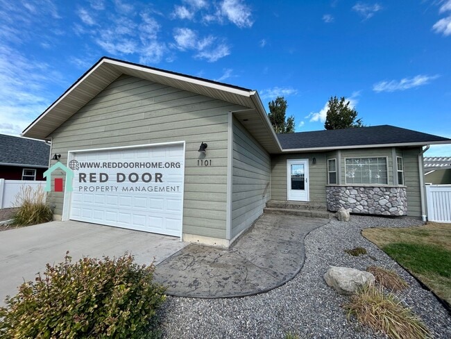 Building Photo - Modern 4 Bed, 3 Bath Home – Pet Friendly w...