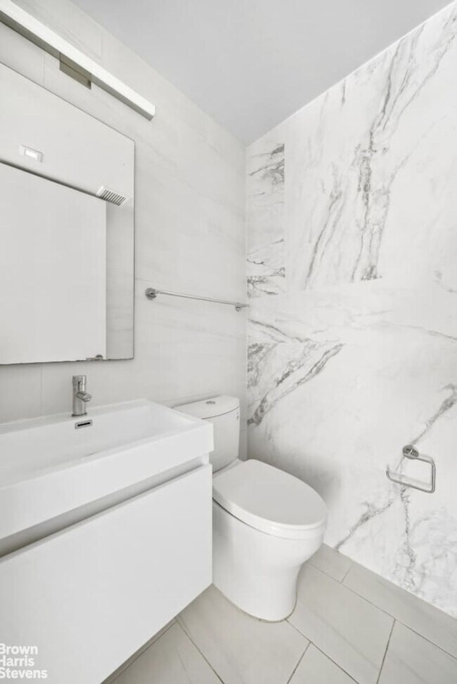 Building Photo - 132 W 26th St