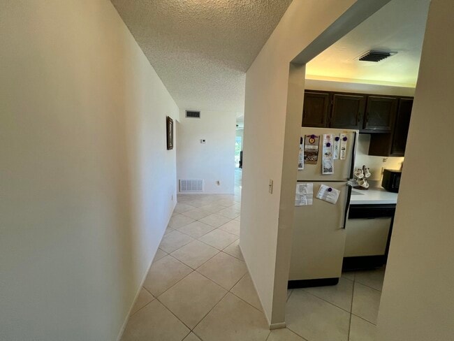 Foto del edificio - 62 Woodland Dr