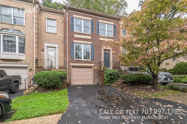 Building Photo - Fully renovated colonial in prime location.