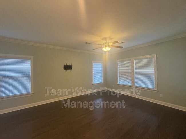 Building Photo - 4221 Scharite St