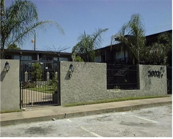 Exterior - 2002 Richmond Ave