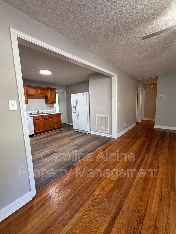 Building Photo - 409 S Merritt Ave