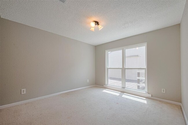 Building Photo - 6822 Stonewater