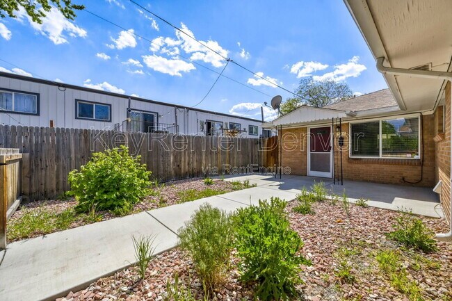 Building Photo - 847 Tennyson St