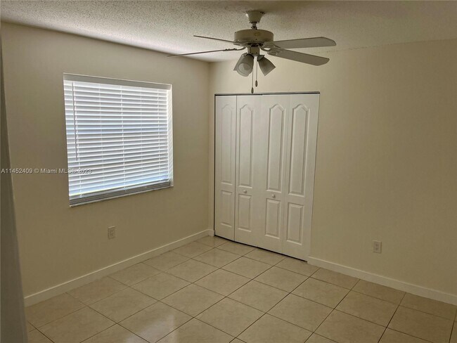Foto del edificio - 3674 SW 25th Terrace