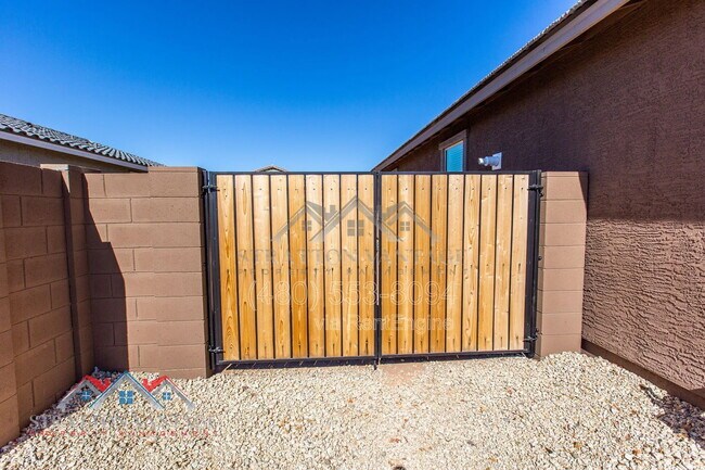 Building Photo - 2520 San Esteban Dr