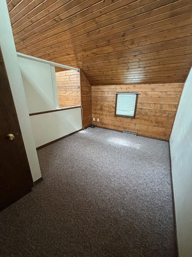 Building Photo - !!!! RENT SPECIAL- HALF OFF FIRST MONTH OF...