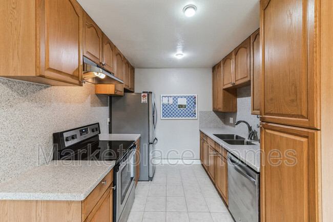 Building Photo - 9546 Carroll Canyon Rd