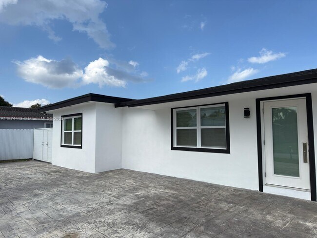 Building Photo - 25415 SW 128th Ave