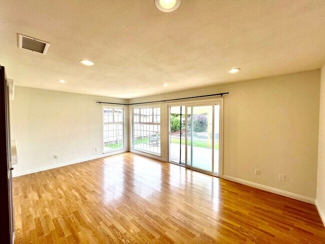 Building Photo - Beautiful 3B 2BA Home in Imperial Beach