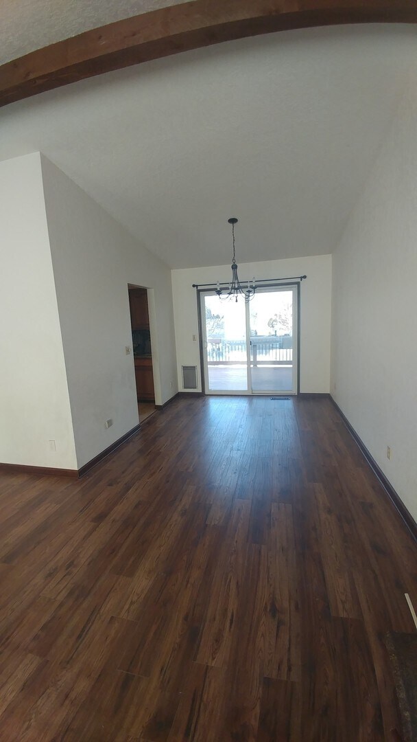 Building Photo - Stylish Split-Level in Central Kennewick w...
