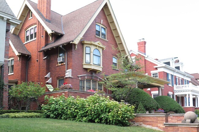House - apartamento en 3rd piso - 2659 N Summit Ave