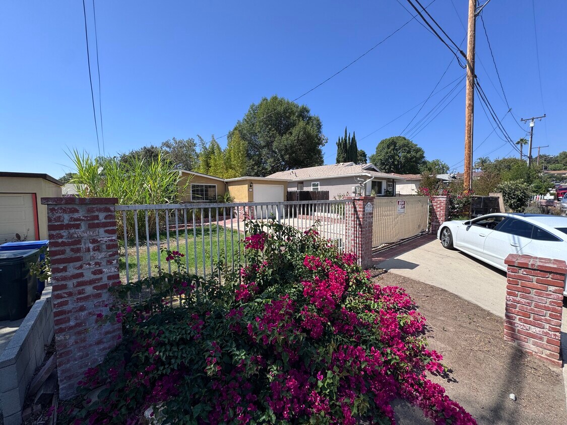 Foto principal - 435 Houston Dr