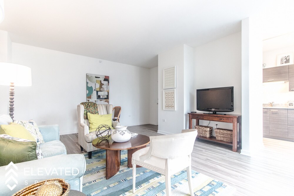 Foto principal - 737 N LaSalle Dr