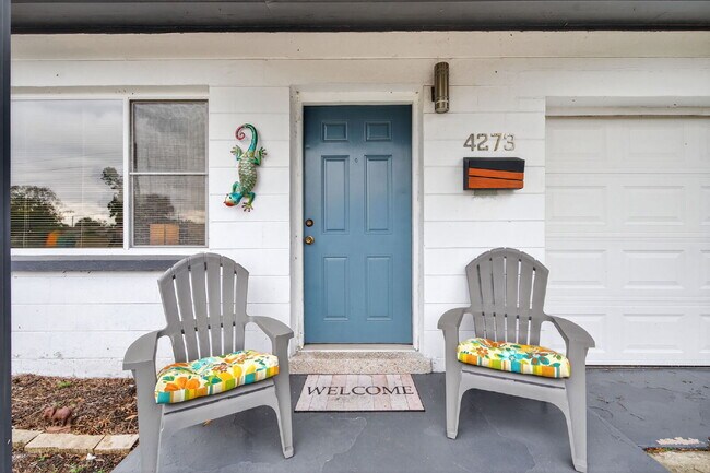 Building Photo - Island Living Made Easy — Remodeled 2BR Home, Fully Fenced Yard Near Downtown St. Pete