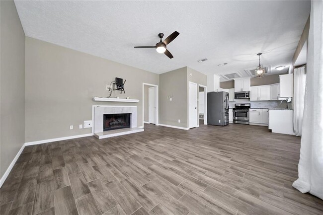 Building Photo - 23111 Red River Dr