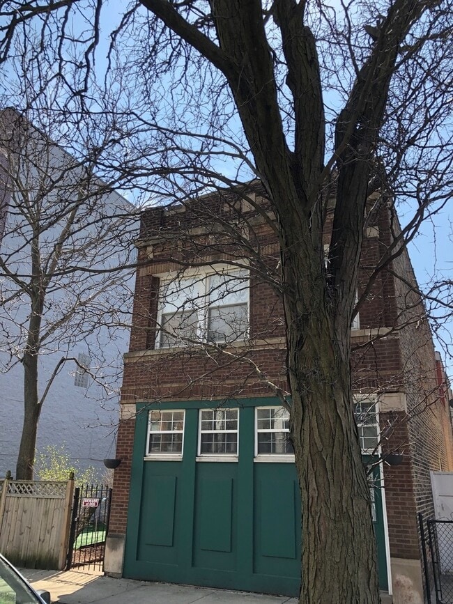 Building Photo - 2329 W Huron St