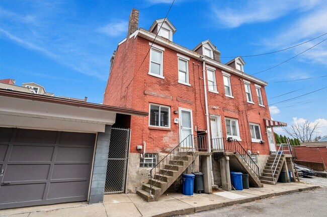 Foto del edificio - Updated 2 Bed 1 Bath Home With a Loft in Bloomfield - Available NOW!