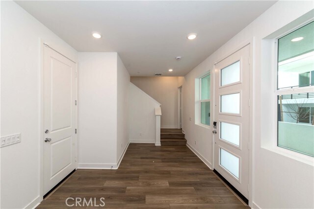 Building Photo - 262 Sash