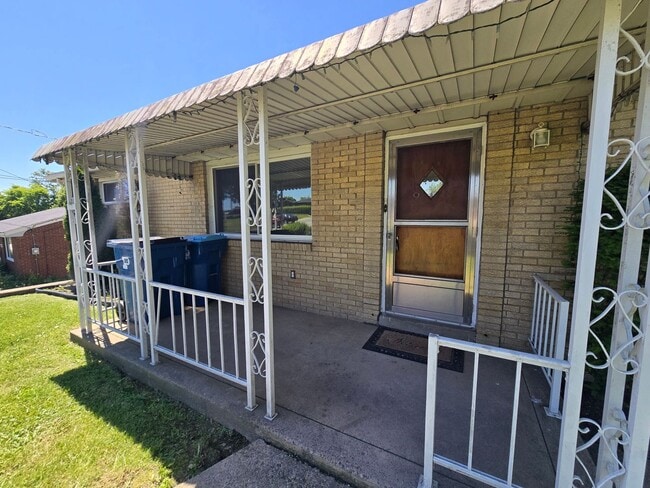 2 Bedroom Brick Ranch Home - Available NOW! - 2 Bedroom Brick Ranch Home - Available NOW!