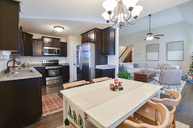 Foto del edificio - Pet Friendly Three Bedroom with Bonus!