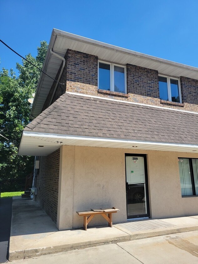 Primary Photo - 2509 E Cass St