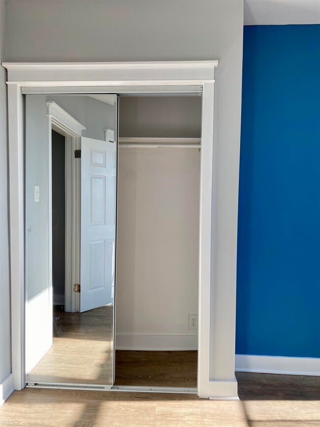 Building Photo - 116 IRVING St