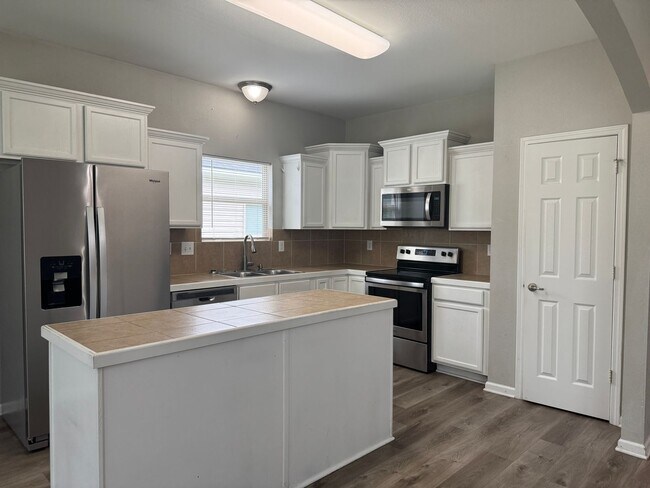 Foto del edificio - Beautiful Home for Lease in Denham Springs...