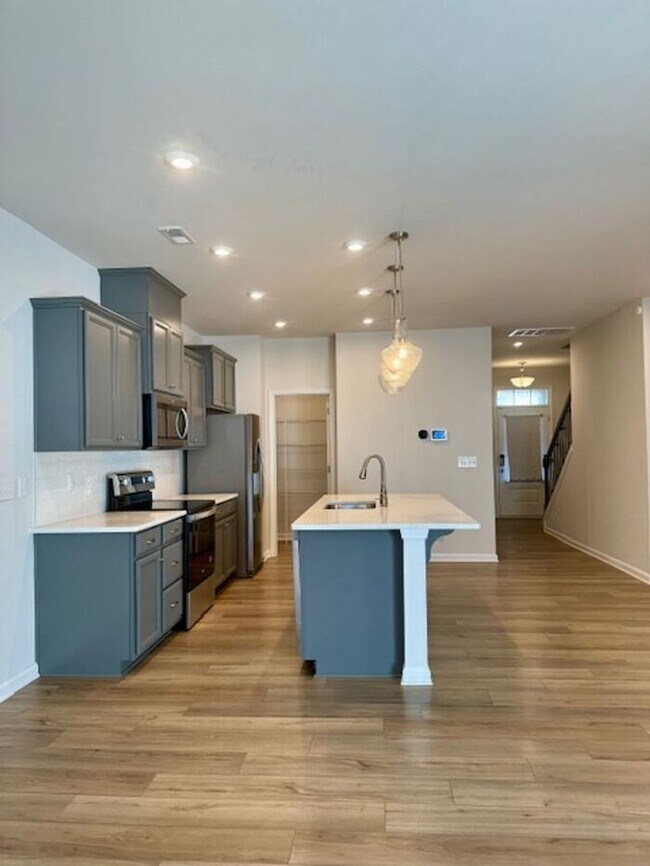 Foto del edificio - 3BR/2.5BA w/ Quartz Kitchen + Garage in North Charlotte