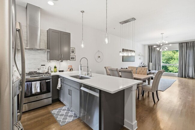 Foto del edificio - 709 Bradford Ave