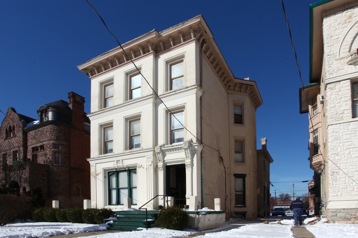 Foto principal - 1018 S 3rd St