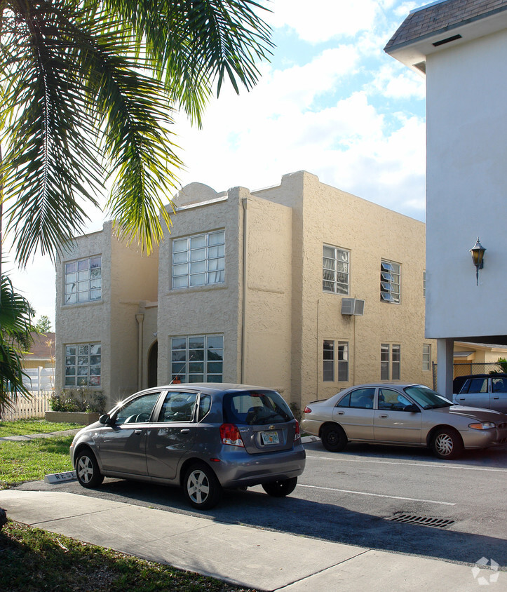 Building Photo - Leroy Apartments