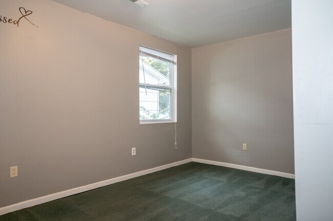 Foto del edificio - Centrally located bungalow!