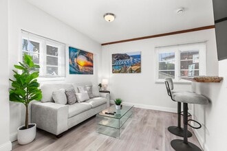 Building Photo - 1311 Cave St