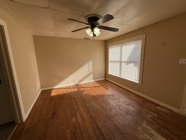 Building Photo - 2425 Bolivar St